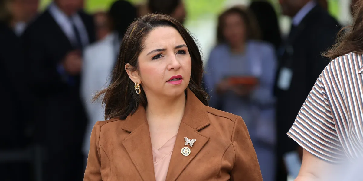 In the Wake of Fatal ICE Shootings, Democrats Drag Their Feet