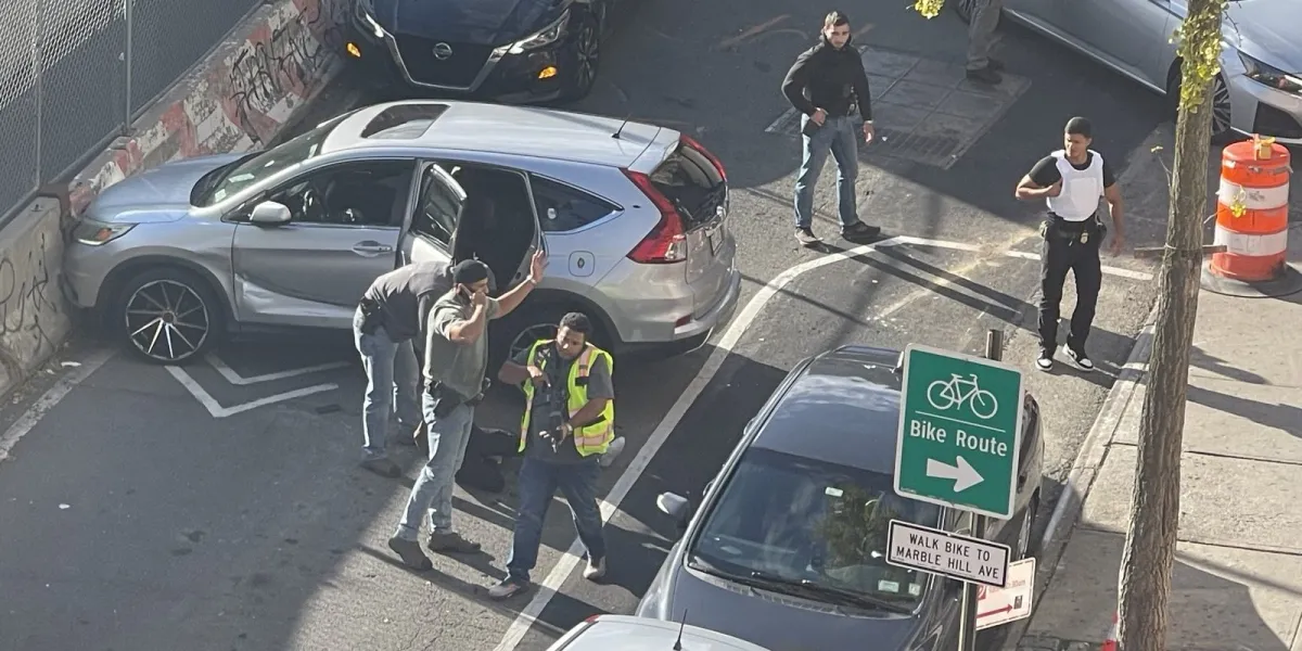 ICE Agent on Scene of NYC Shooting Was Posing as Construction Worker, Eyewitness Says